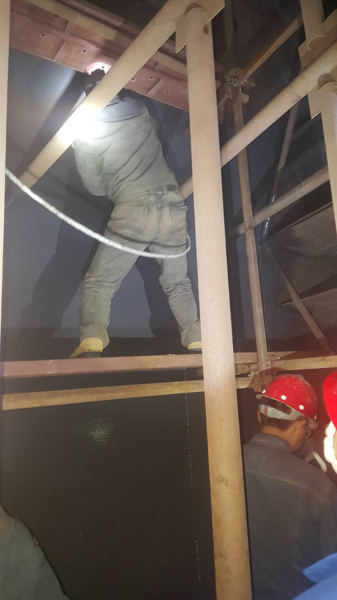 脫硫塔內部防腐施工 脫硫塔內部防腐施工